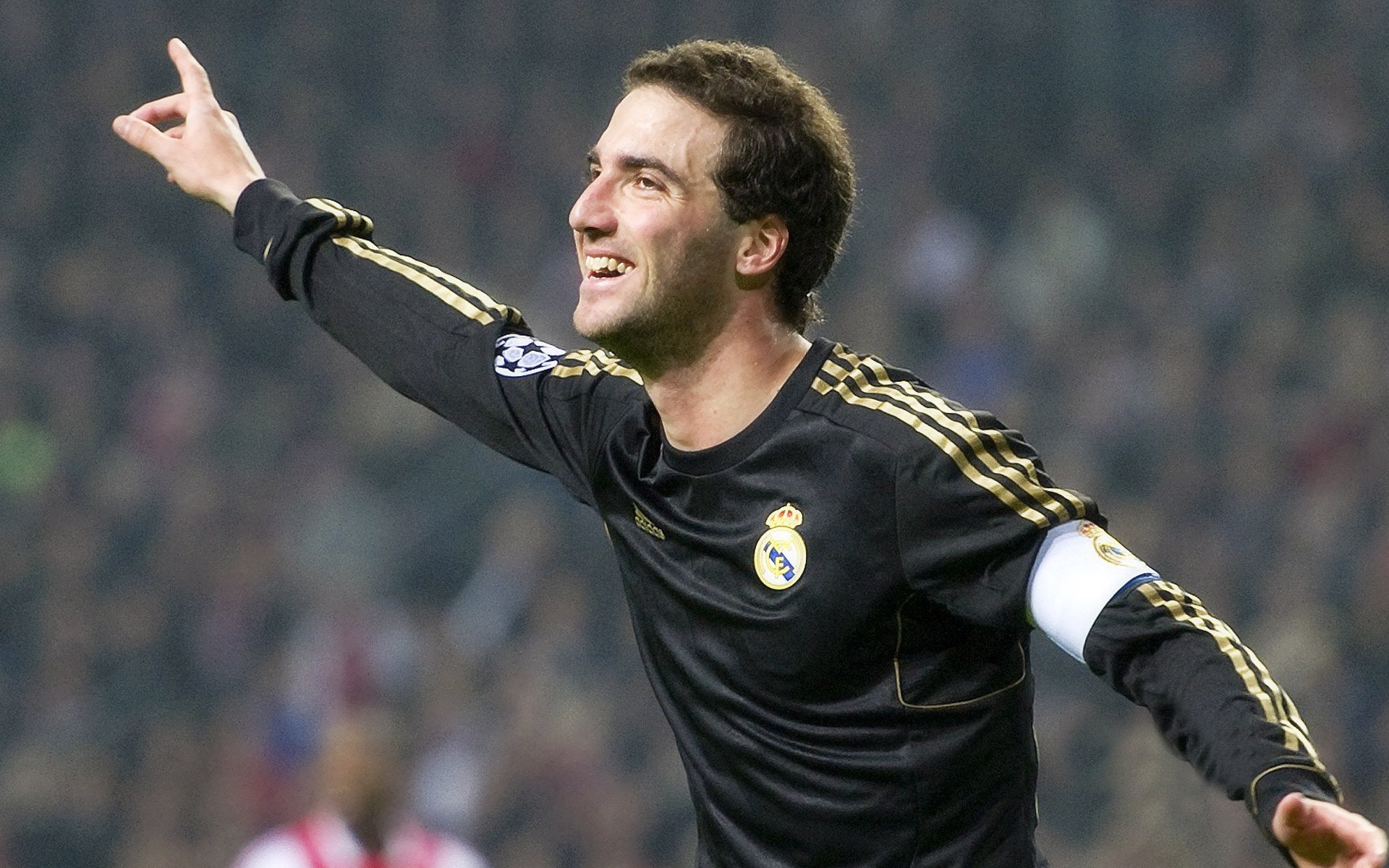 塞尔·拉恩：他用最快的速度为全黑队提供进攻动力，突破与传球能力俱佳